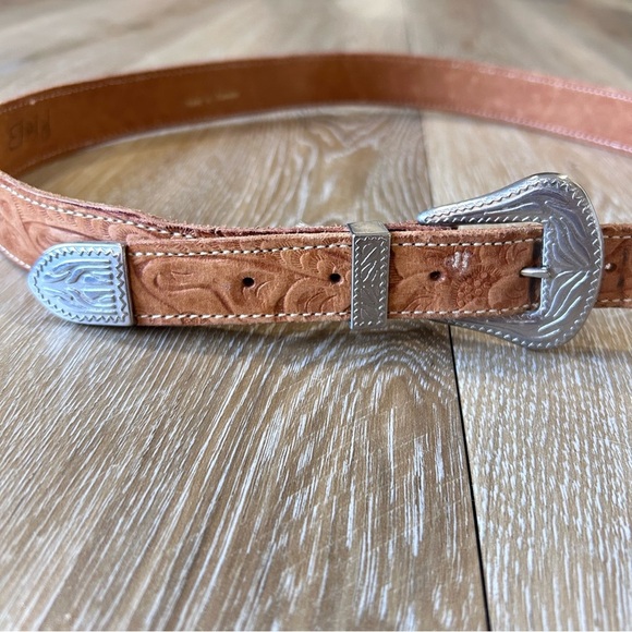 Vintage tooled leather belt | Made in Canada | 43” - Picture 3 of 13
